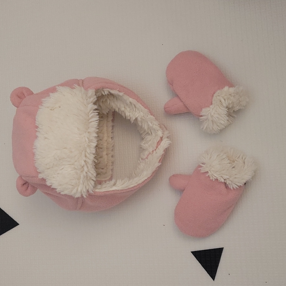 9. BABY BabyGap fleece fur hat with matching mittens.